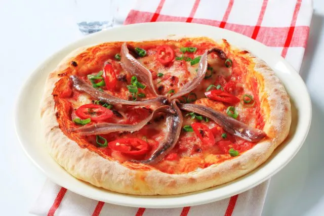 Pizza z anchois - dlaczego warto się do niej przekonać?